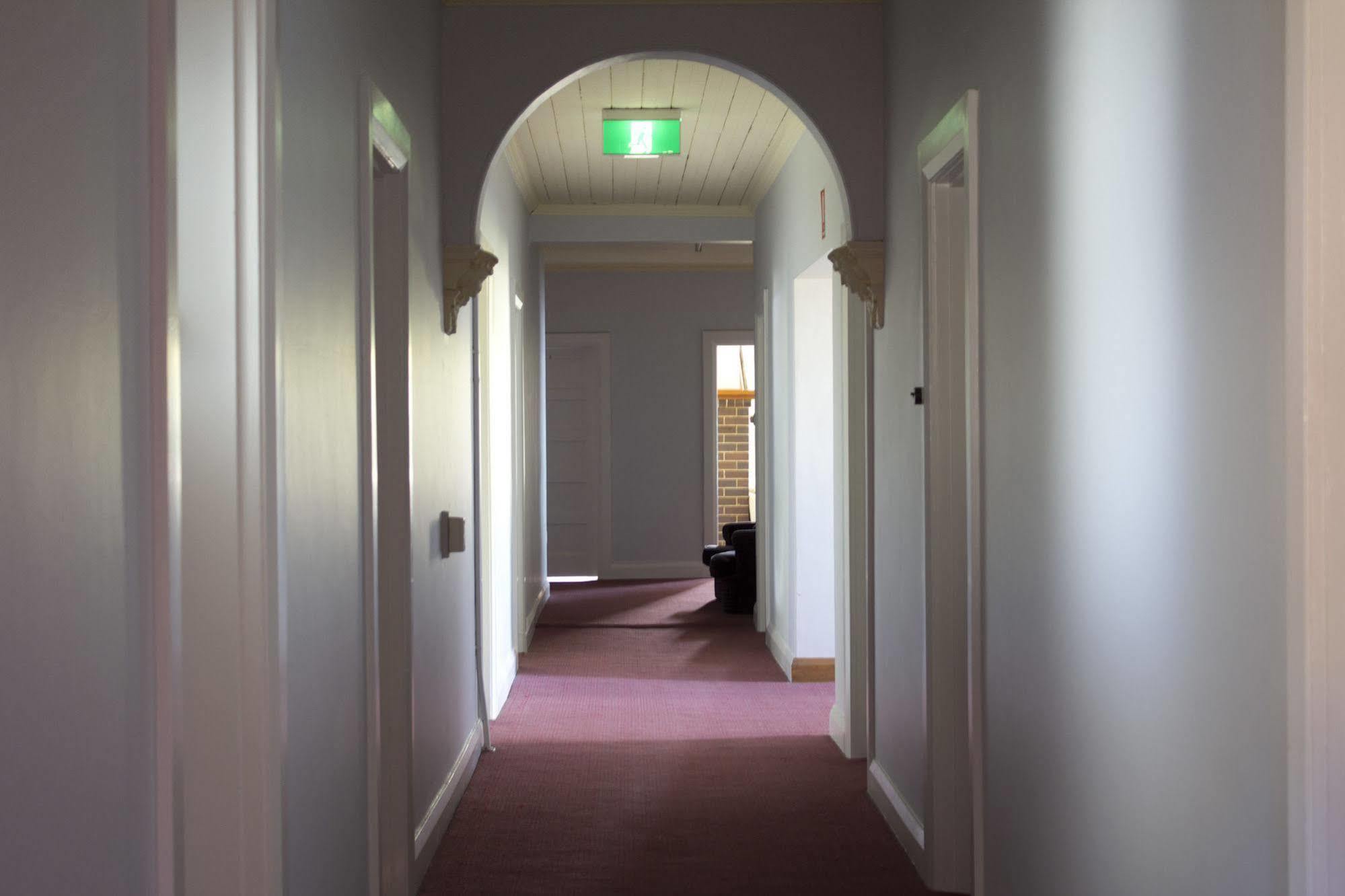 Court House Hotel Boorowa Ngoại thất bức ảnh